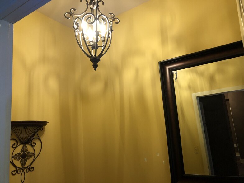 Building Photo - 2222 E Carson St