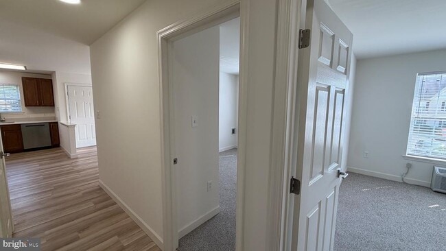 Building Photo - 70 Sequoia Dr