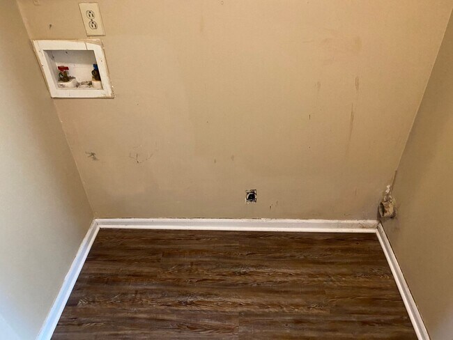 Building Photo - 124 Westscott Dr