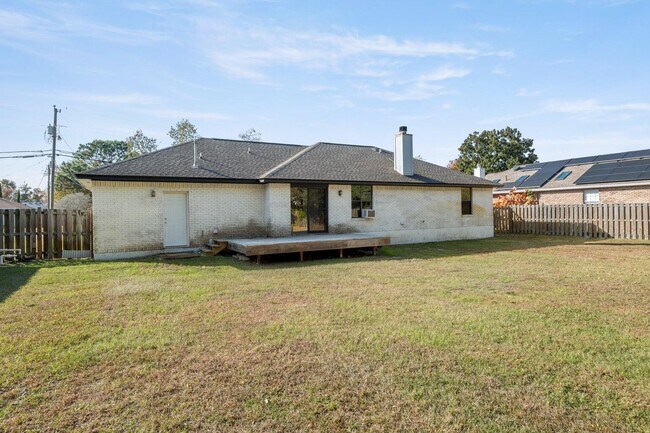 Building Photo - 2240 Prytania Cir