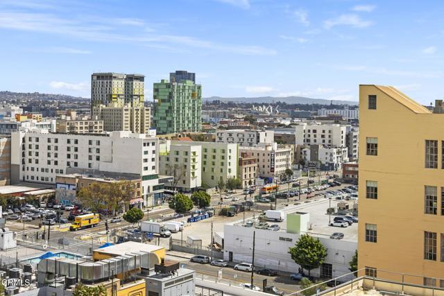 Building Photo - 746 S Los Angeles St