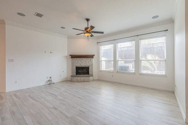 Building Photo - 811 Bradford St