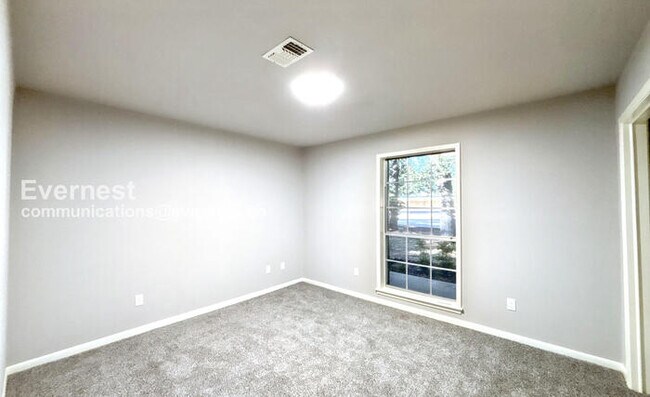Building Photo - PROMO: Get $500 off the first month’s rent when you sign the lease today!! / Spacious Home with G...