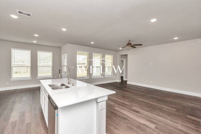 Building Photo - Spacious 4-Bedroom Home – 6 Weeks FREE Rent!