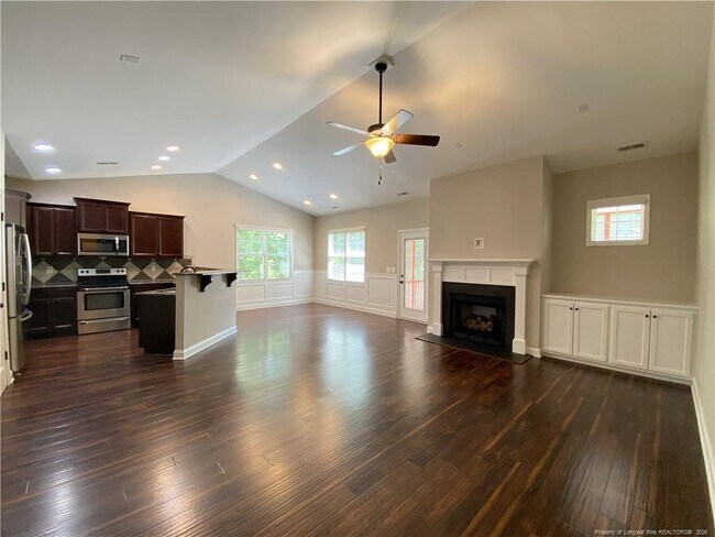 Building Photo - 181 Fairfax Dr