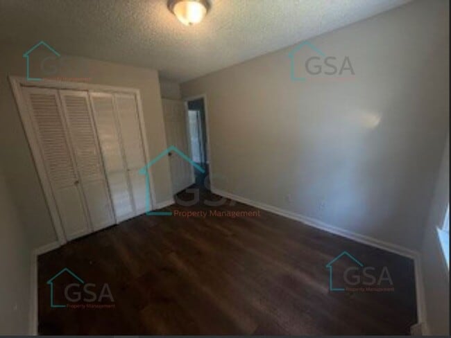 Building Photo - 3 Bedroom 1.5 Bath!