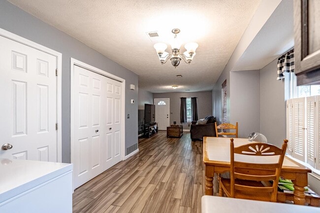 Building Photo - 511 Henry St