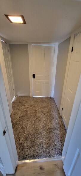 Building Photo - 315 S Maple St