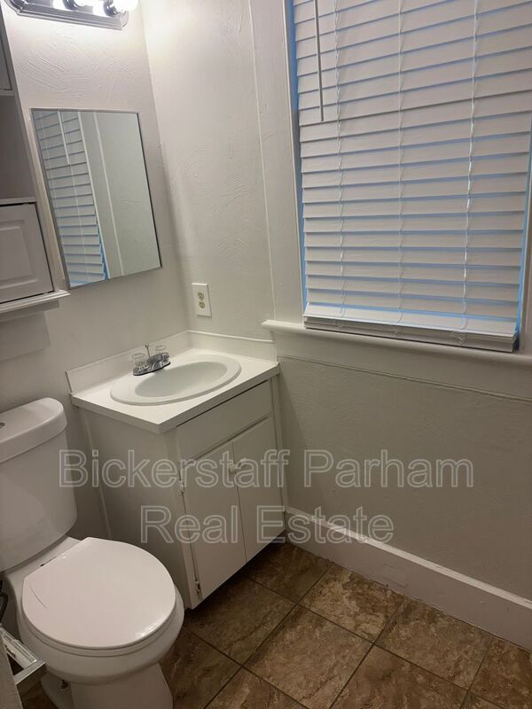 Building Photo - 1821 17th Ave