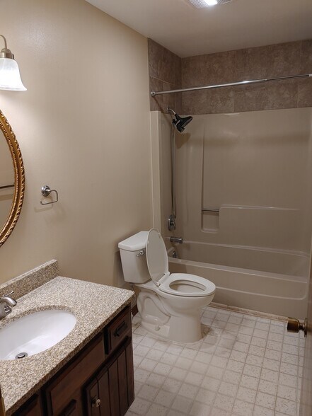 Building Photo - 1027 Sunset Ln