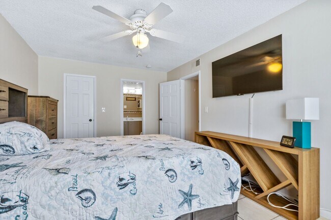 Building Photo - Fully Furnished 2Bedroom in Coronado Cove