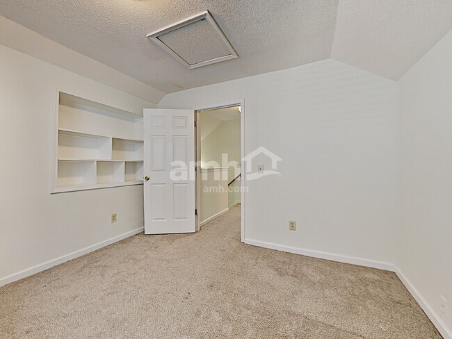 Building Photo - 507 Johnny Bench Cove