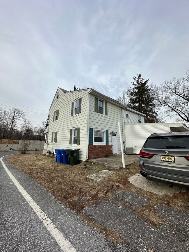 Building Photo - 1007 Lake Ave