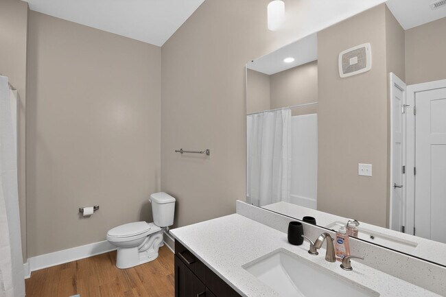Building Photo - 1004 Park View Greer Cir