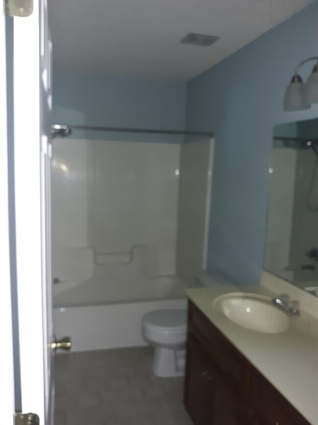 Building Photo - Charming Home in Northeast Columbia - Less...