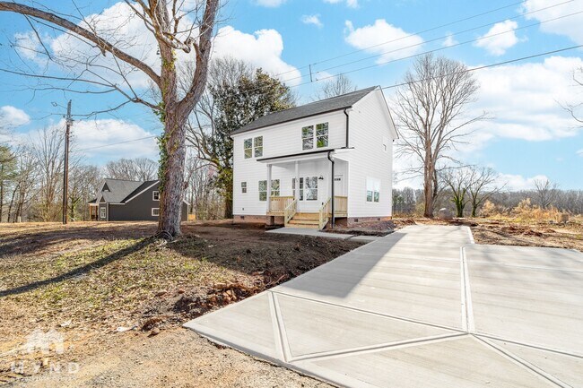 Building Photo - 150 Roxie Ln