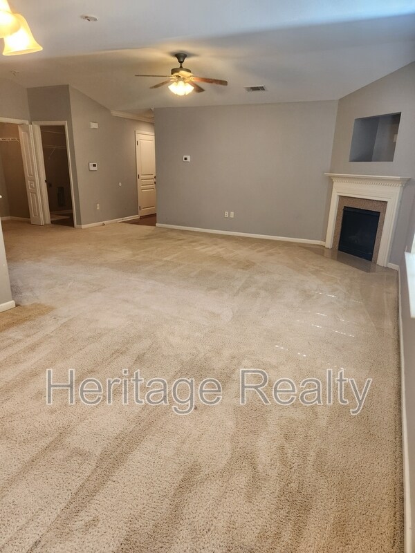 Building Photo - 6515 Airtree Ln