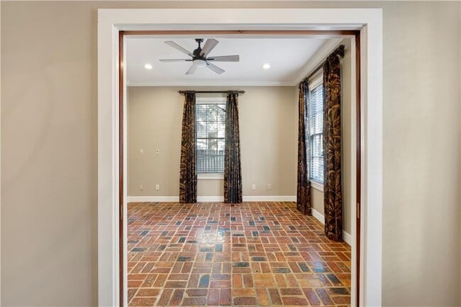 Building Photo - 305 N Jackson St