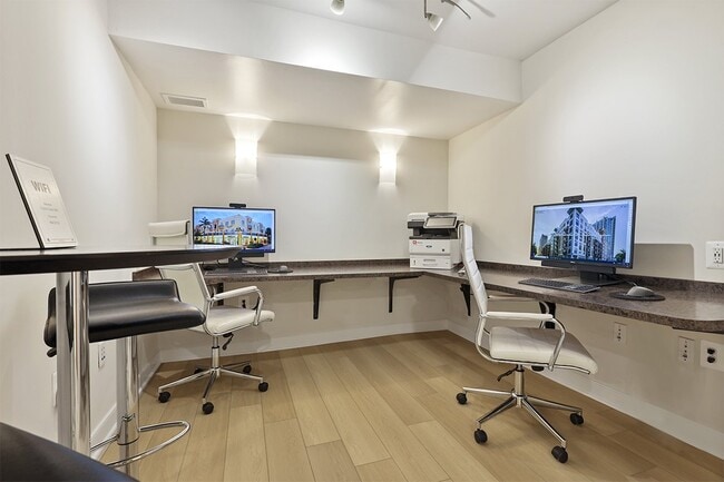 Building Photo - Kenilworth at Charles Apartments