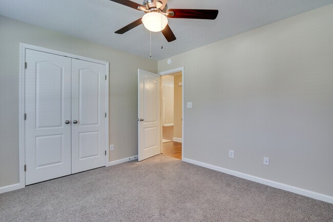 Building Photo - 2152 Sylvan Lake Dr