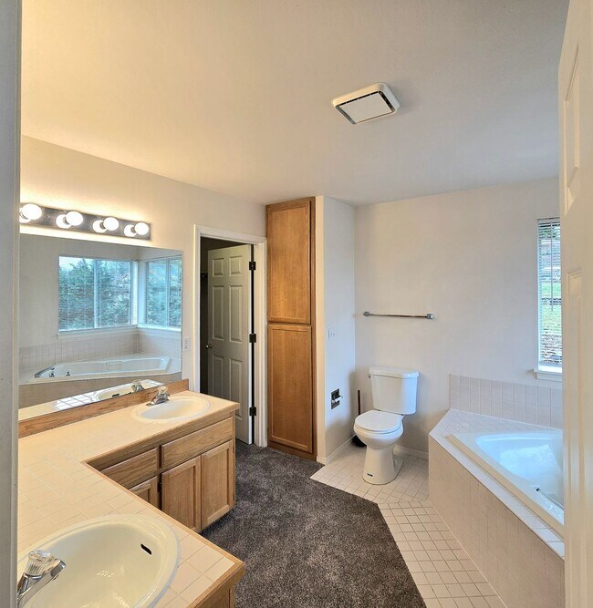 Building Photo - 3 Bedroom 2.5 Bath in Marysville