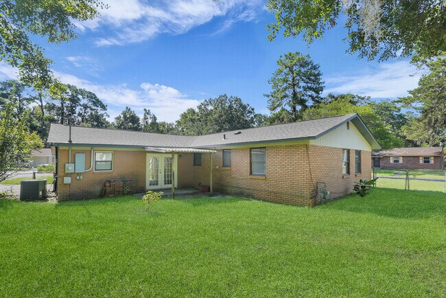 Building Photo - 2222 Bacon Park Dr