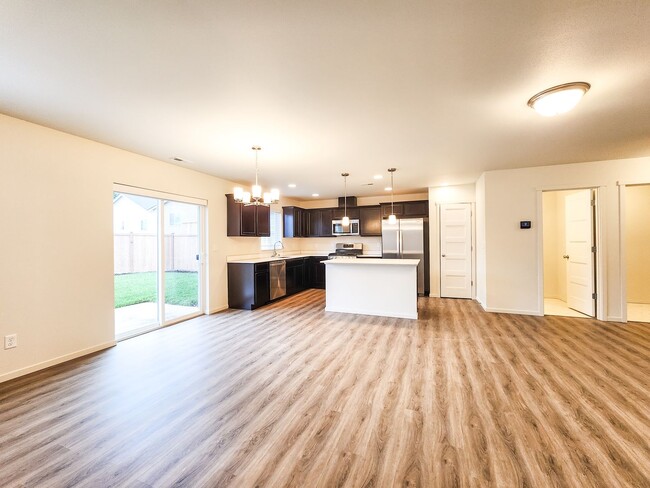 Building Photo - Newly Built 4bd 2.5ba in LSSD