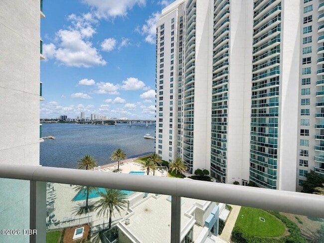 Building Photo - 241 Riverside Dr