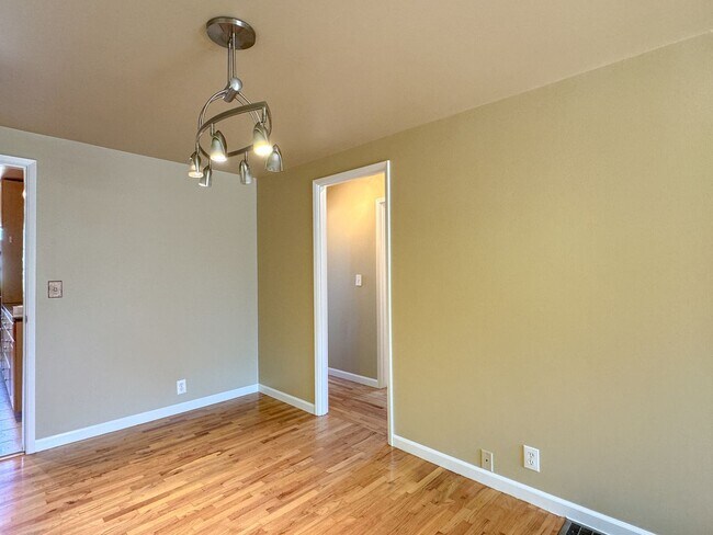 Building Photo - 356 N 77th St