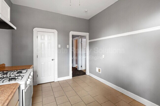 Building Photo - 5130 Kensington Ave