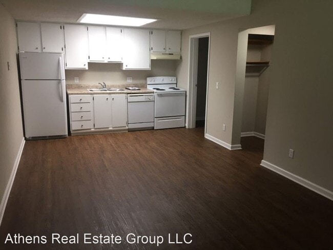 Building Photo - 1375 College Station Rd