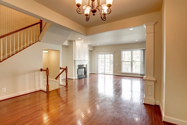 Building Photo - 14580 Crossfield Way