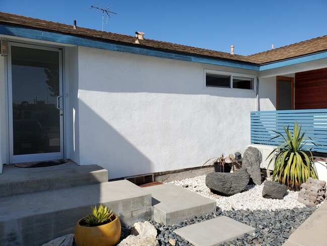 Building Photo - 12443 Aneta St