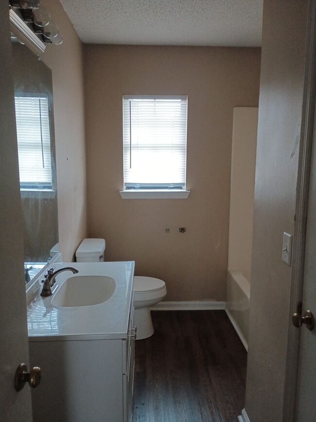 Building Photo - 5007B N. Moore Lane