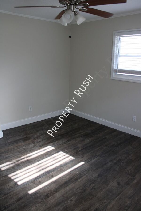 Building Photo - 209 Signal View St