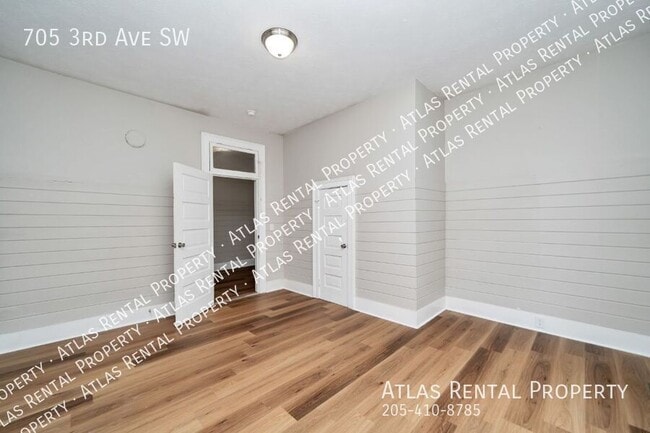 Building Photo - 705 3rd Ave SW