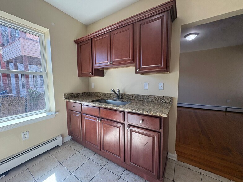 Primary Photo - 310 Edgewood Ave