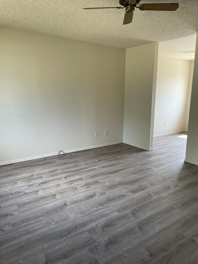 Building Photo - 3 bedroom, 1 bath