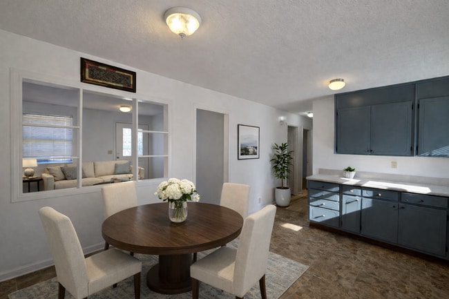 Building Photo - Charming 3 Bedroom 1 Bathroom Brick Home