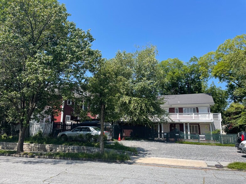 Building Photo - 1001 Magnolia St