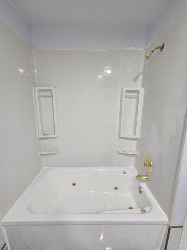 Building Photo - 3 Bristol Dr