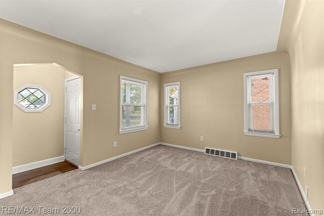 Building Photo - 3339 Lincoln St