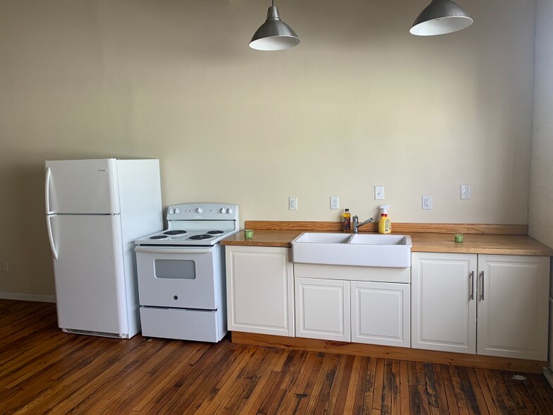 Building Photo - 1417 Kemper St