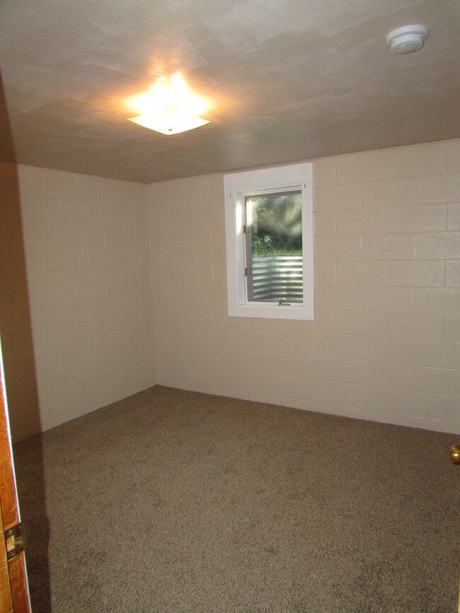 Building Photo - 3 BEDROOM | 2 BATH | DOUBLE CAR GARAGE | W...