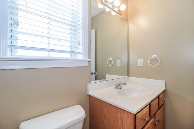 Building Photo - 9979 Misty Elm Dr