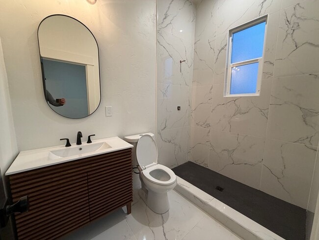 Building Photo - Home in the Heart of Old Town Clovis