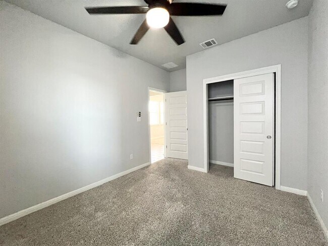 Building Photo - 1841 Harvest Knoll Ln