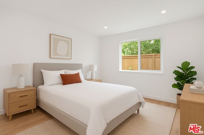 Building Photo - 3431 Edgehill Dr