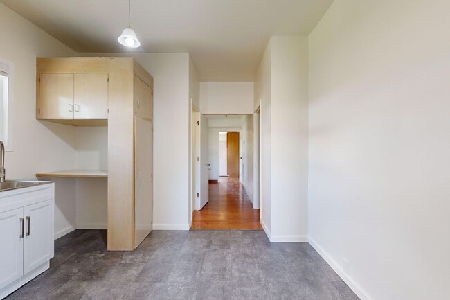 Building Photo - Farmhouse - Showings now Available