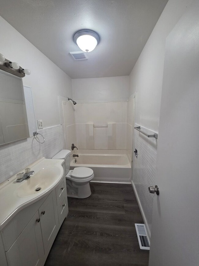 Building Photo - LIMITED TIME**NO APPLICATION FEE**1/2 OFF DEPOSIT**